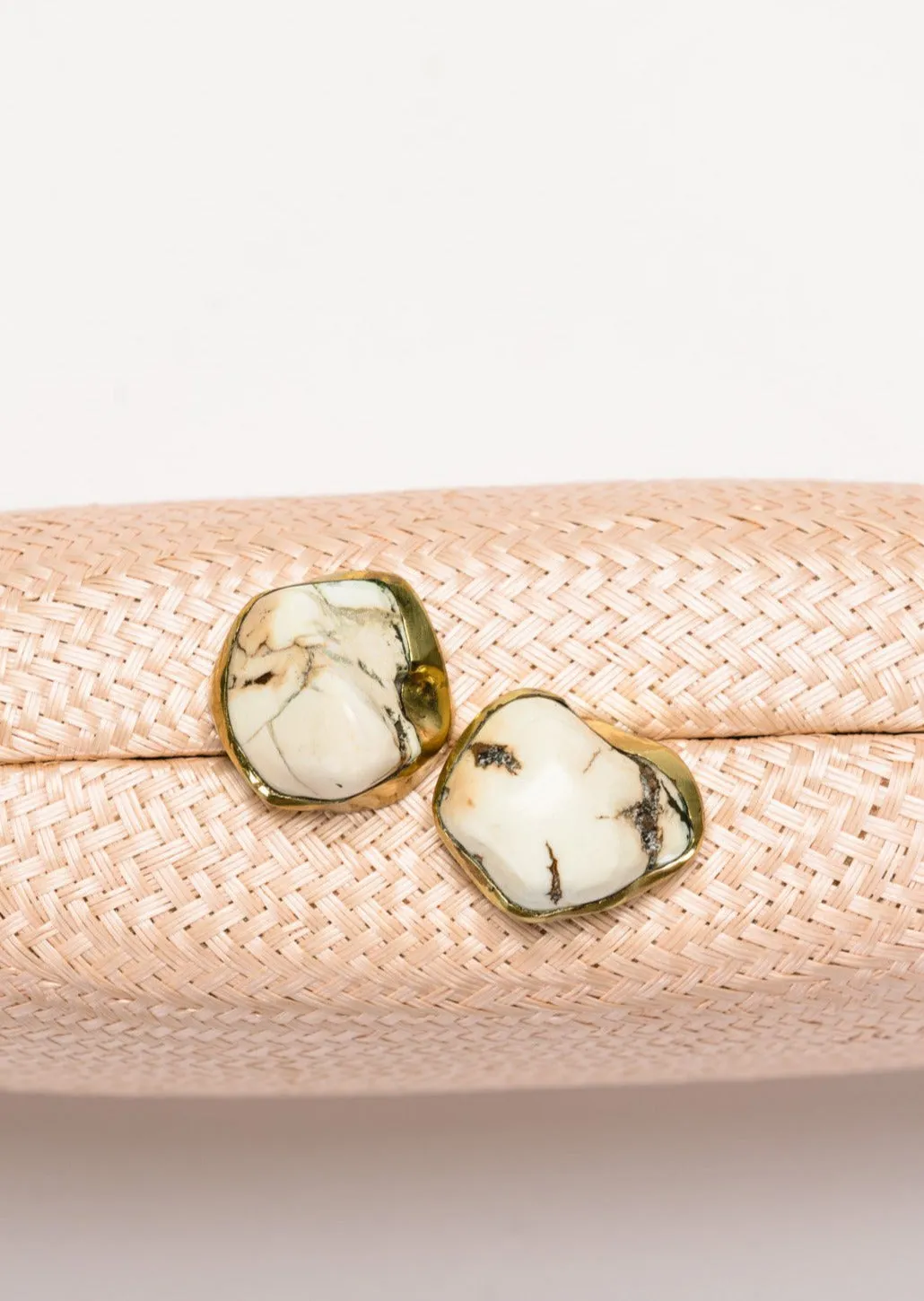 Jen clutch with white Stone
