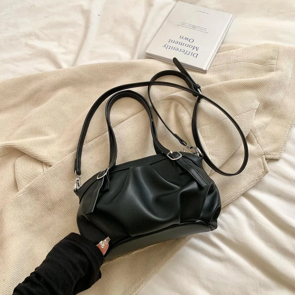 Small Buckets Bags Leather Pleated Belt Buckle Women Soft Zipper Handbags